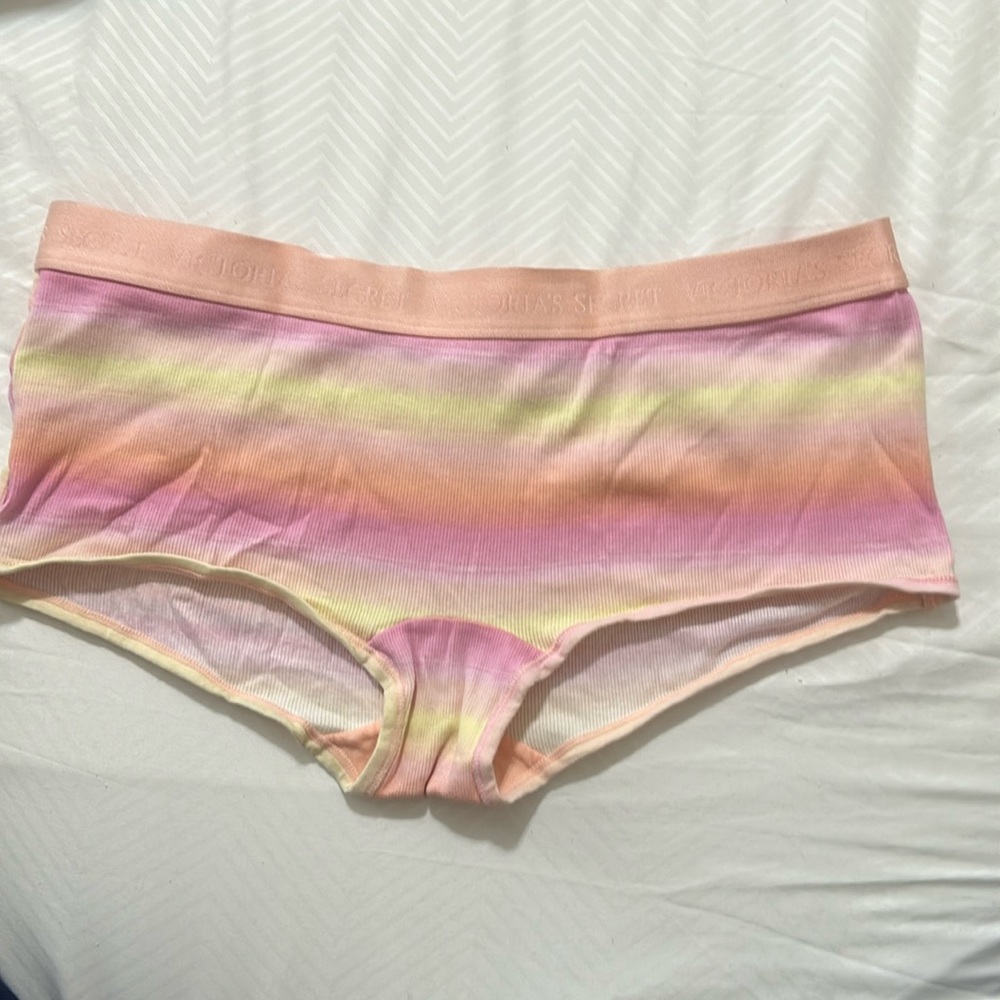 New w/o tags Victoria’s Secret shortie panties XL-Rainbow colors